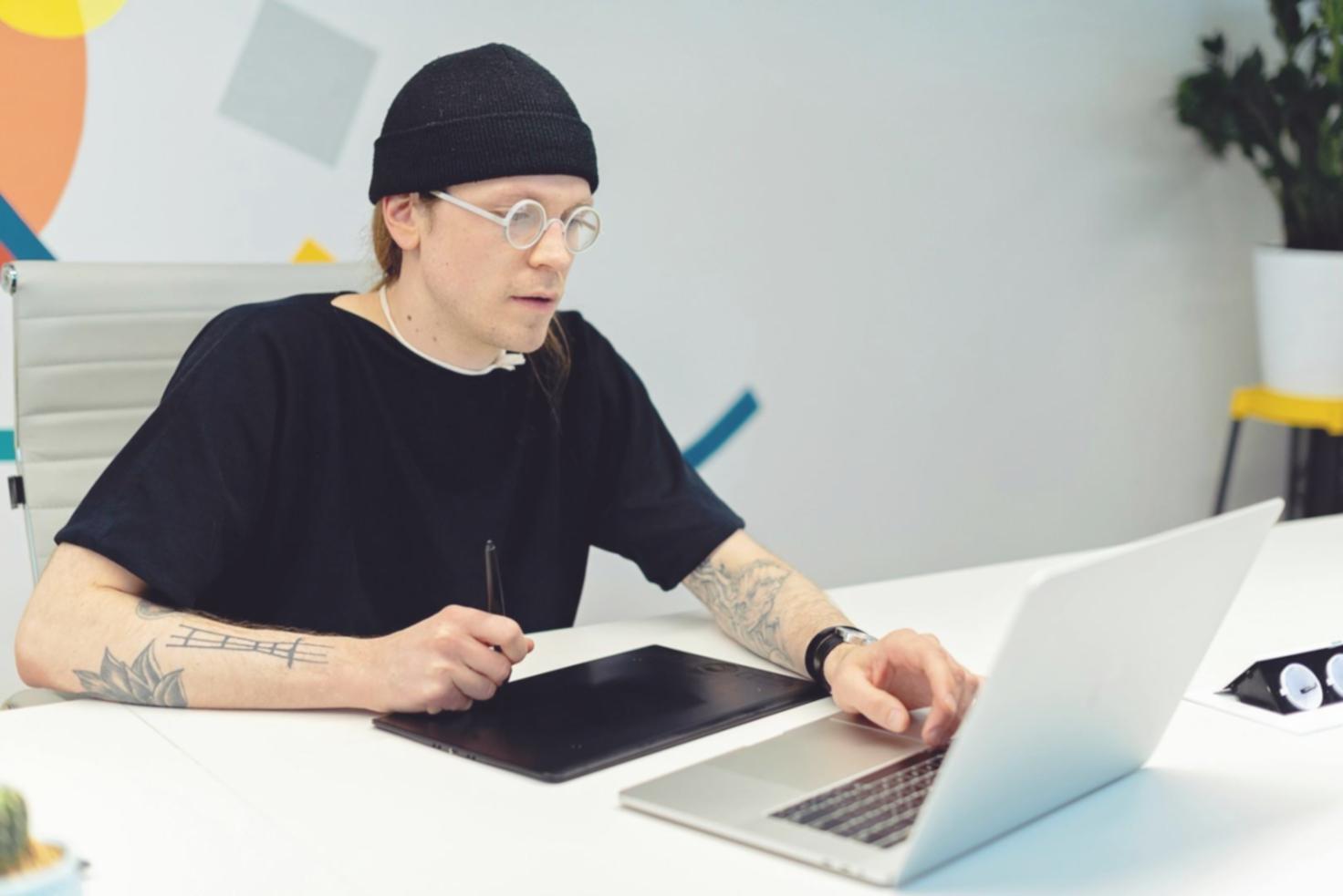 金融データ分析の様子を示すワークスペース